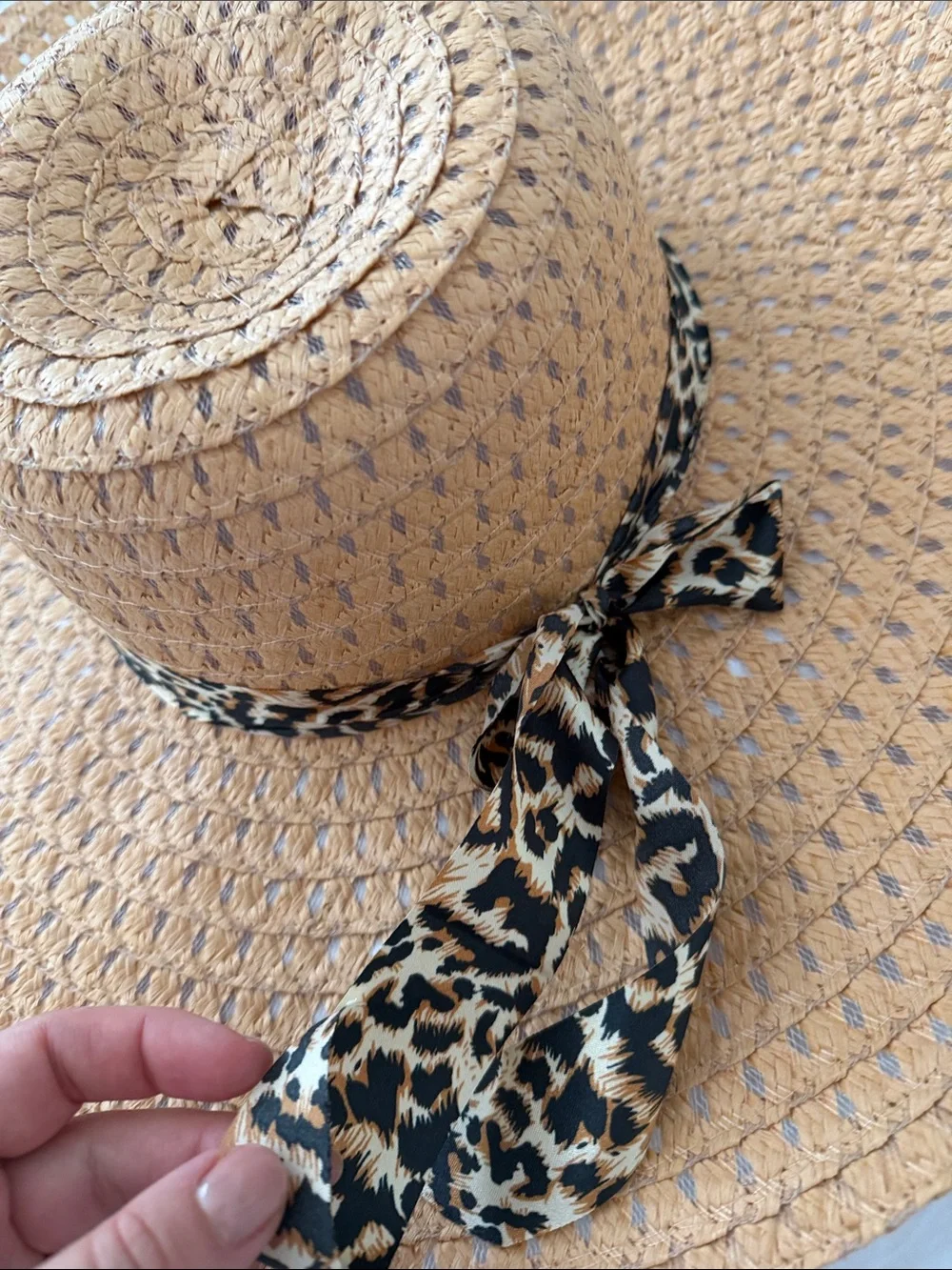 Wide-Brim Straw Sun Hat with Leopard Bow - Tan